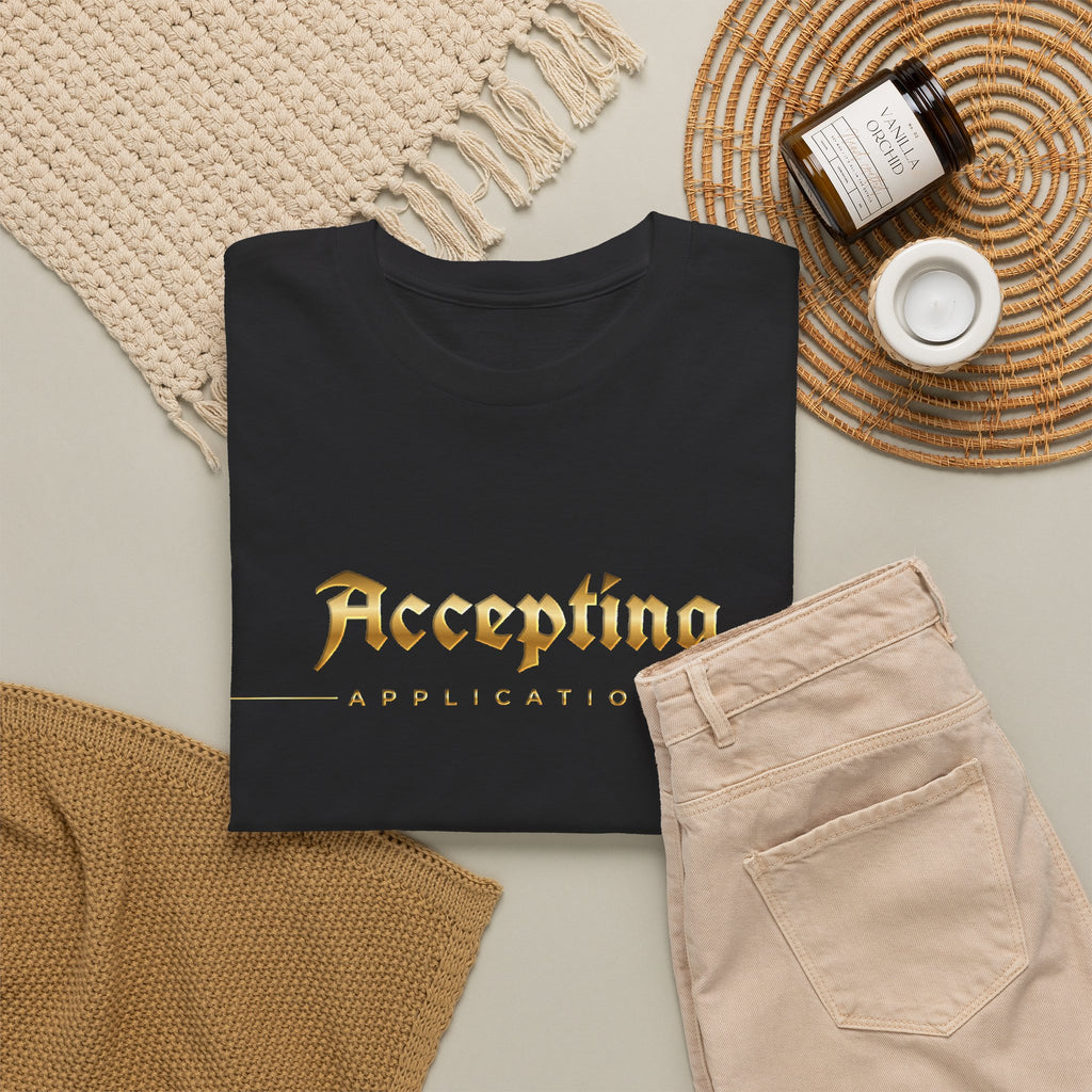 Accepting Applications Tee