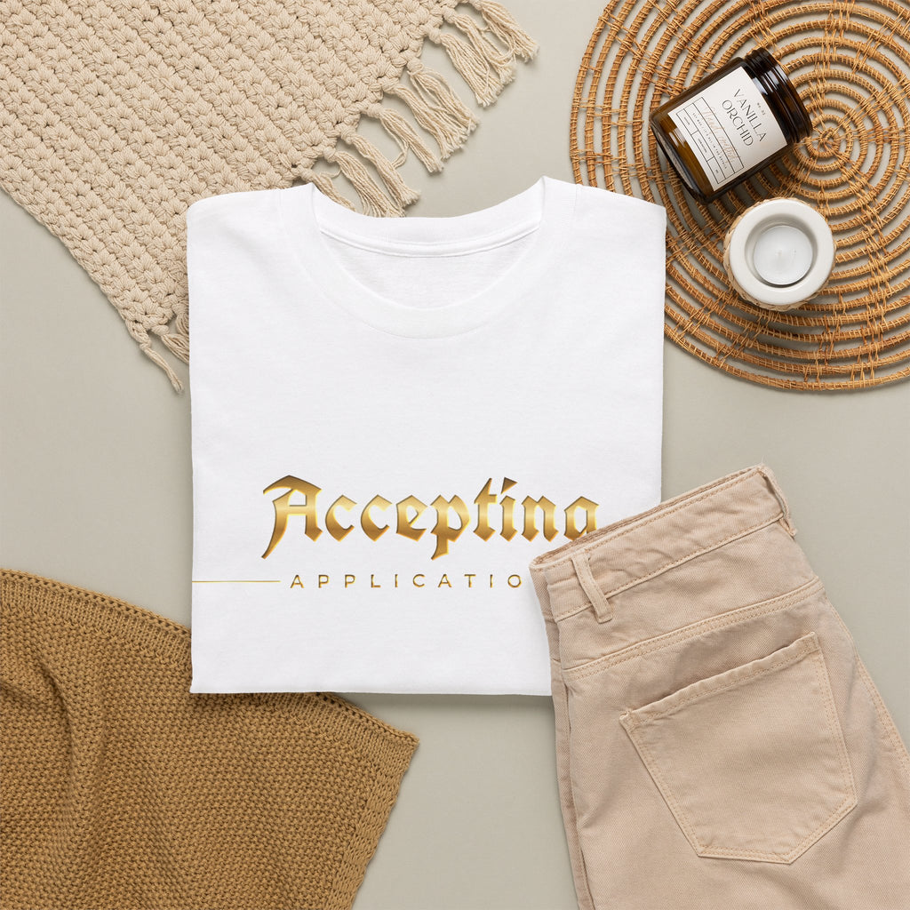 Accepting Applications Tee